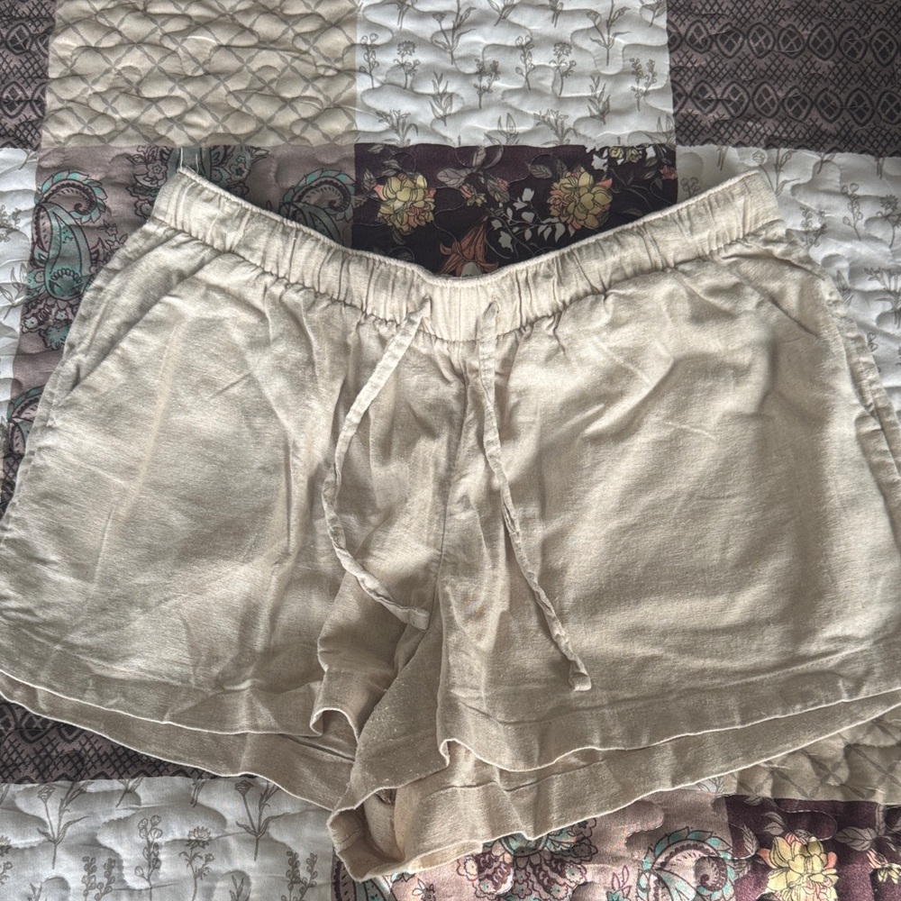 Women's tan Hollister Shorts